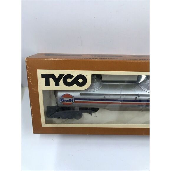 Tyco HO Scale 62' Gulf Triple Dome Tank Train Car. - Picture 2 of 13